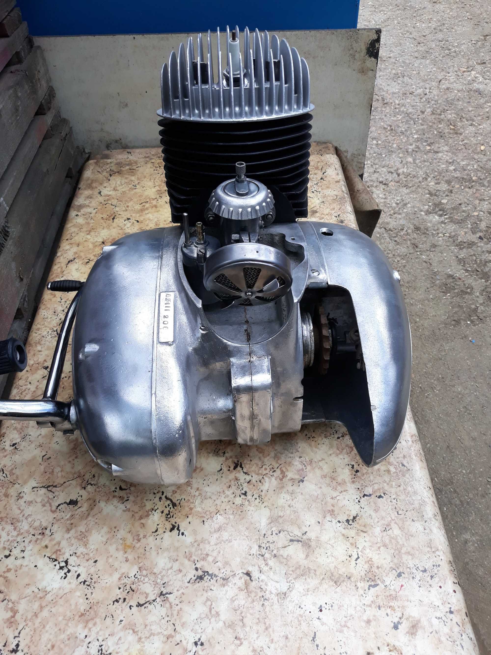 Продавам двигател за мотоциклет Балкан 250