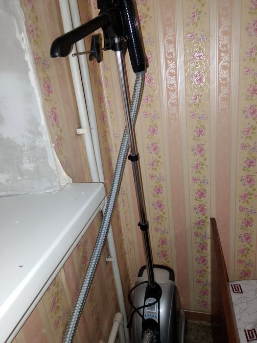 Продам паровой утюг.