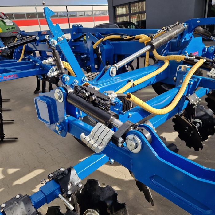 Gruber Agripol model Culti ll-5 m tractat cu dublu tavalug