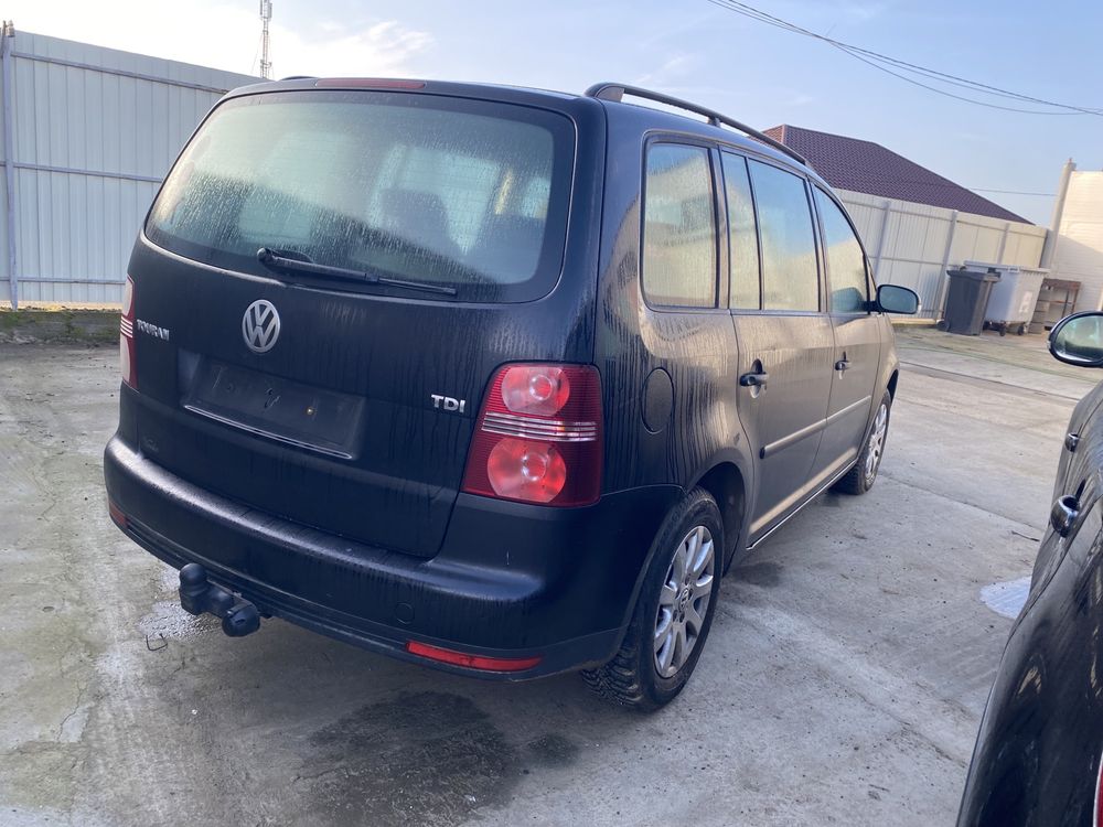 Dezmembrez vw touran facelift 1.9 TDI BXE