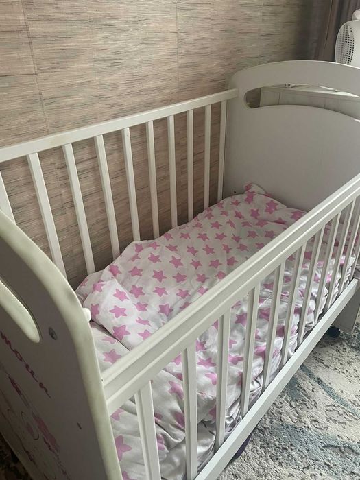 Детская кроватка + матрас + маятник