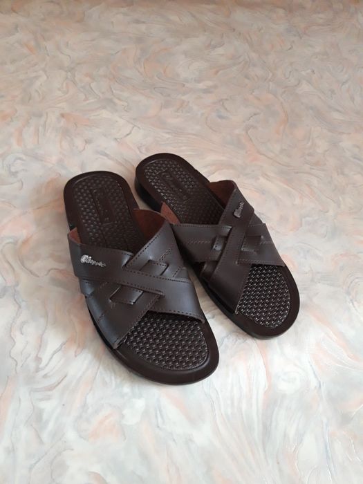 Продам мужские шлепанцы