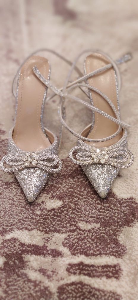 Pantofi eleganti