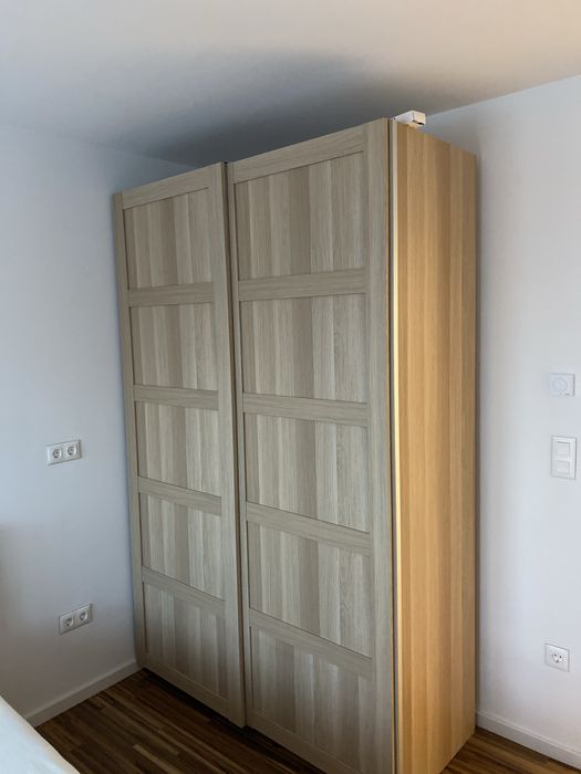 Гардероб - двукрилен с размери - 152 /65 / 240 .  С плъзгащи врати
