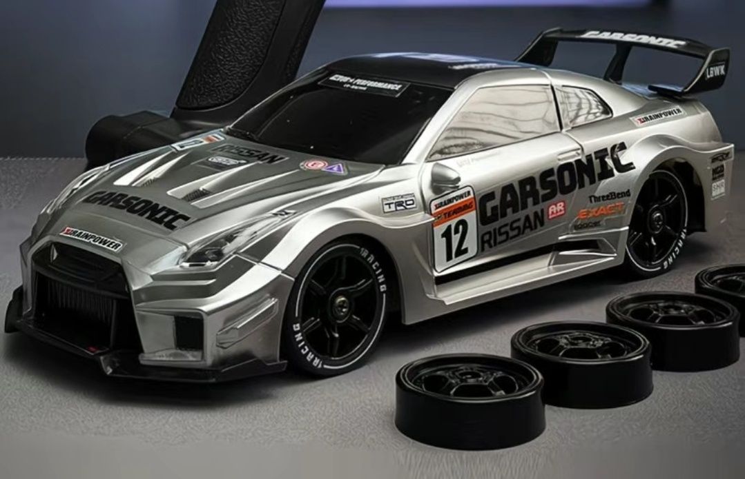Дрифт машинка на пульте управления Nissan GTR