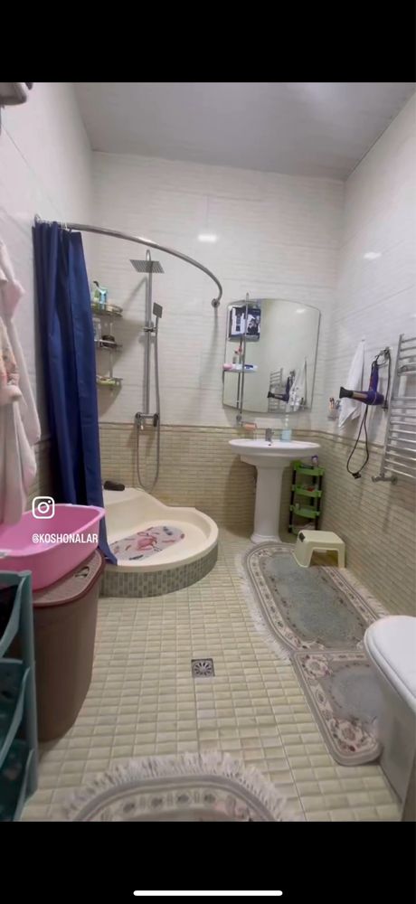 Yunusobod Zenit mahalla , 3 qavatli ,basseynli-sauna , 6 sotixli hovli