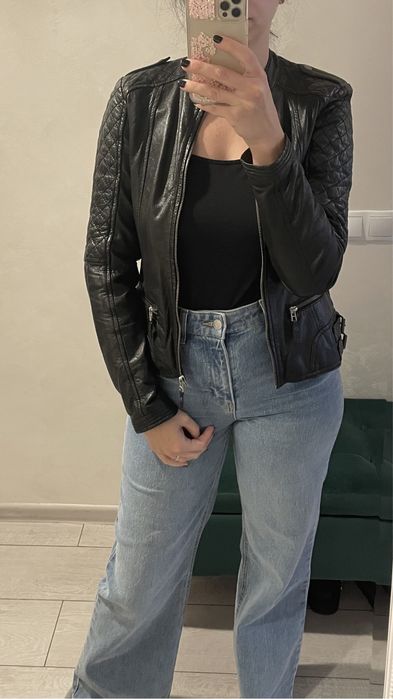 Geaca de piele neagra