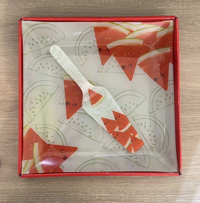 Тарелки большие с лопаткой