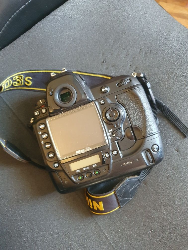 Nikon D3s, 63k cadre! Mai am inca doua, cadou blitz