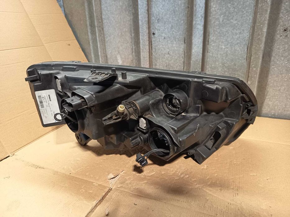 far stanga dacia sandero