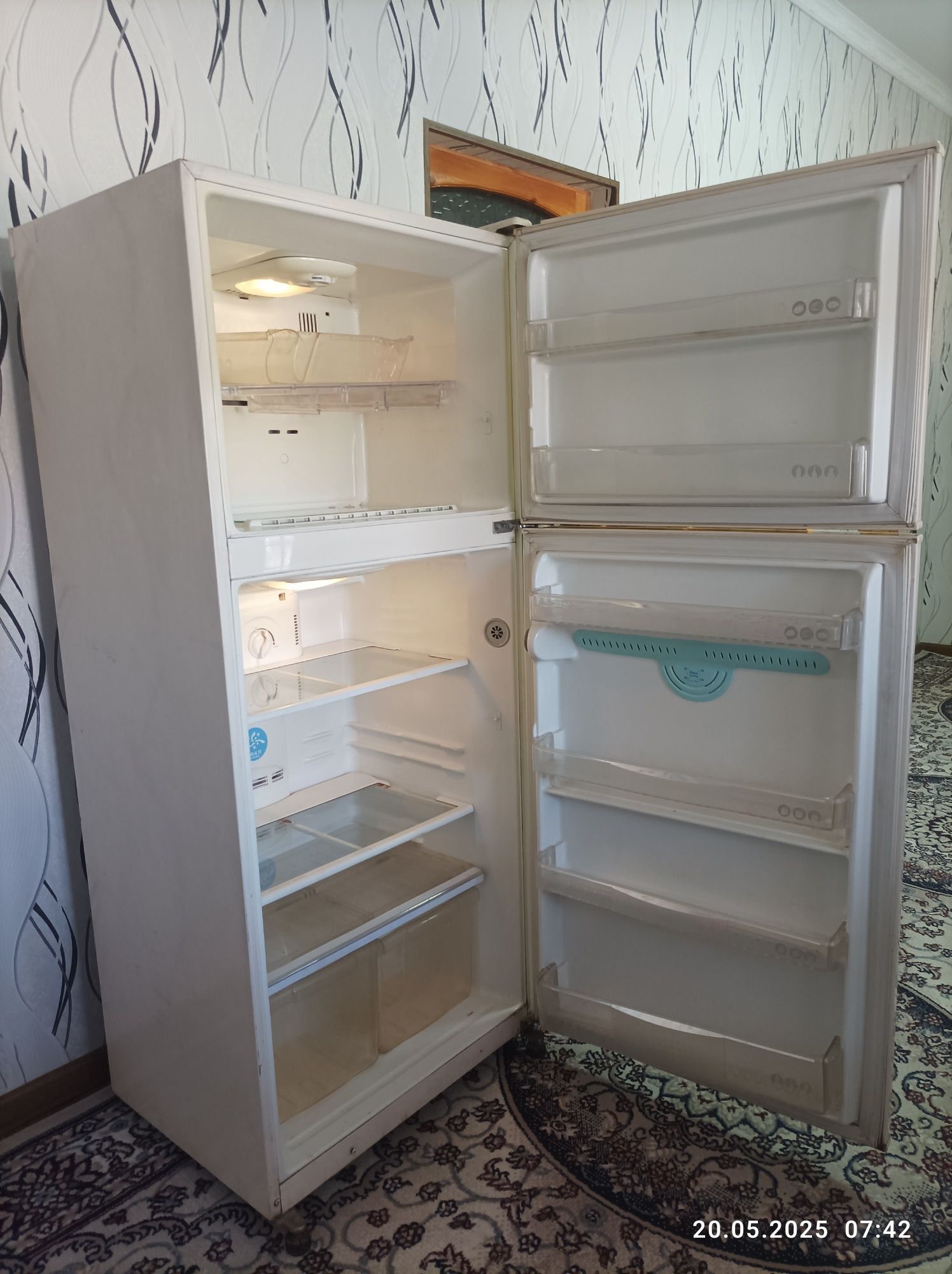 Xoladilnik lg sotiladi