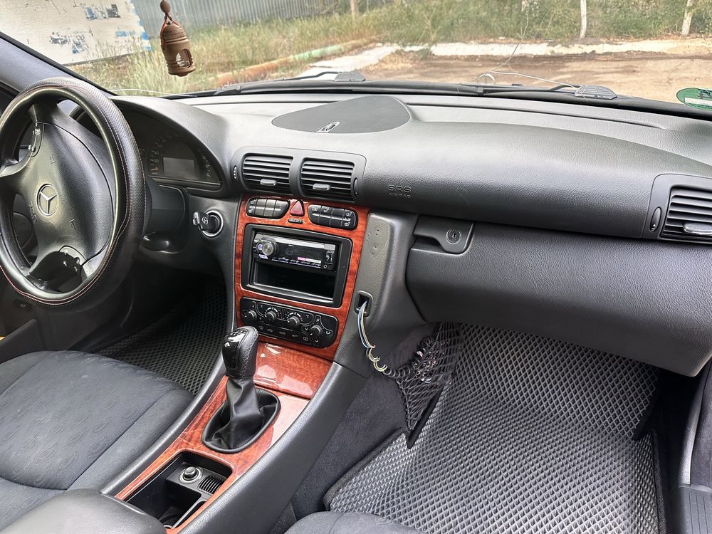 Продам мерс в отличном состояний.