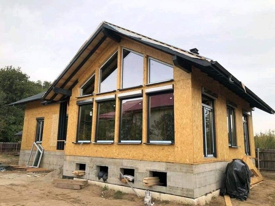 Vand case pe structura de lemn