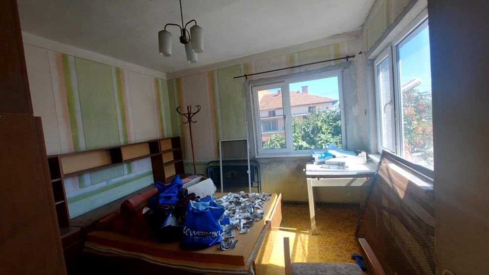 Къща с просторен двор, разположена в кв.Болярово,гр.Хасково