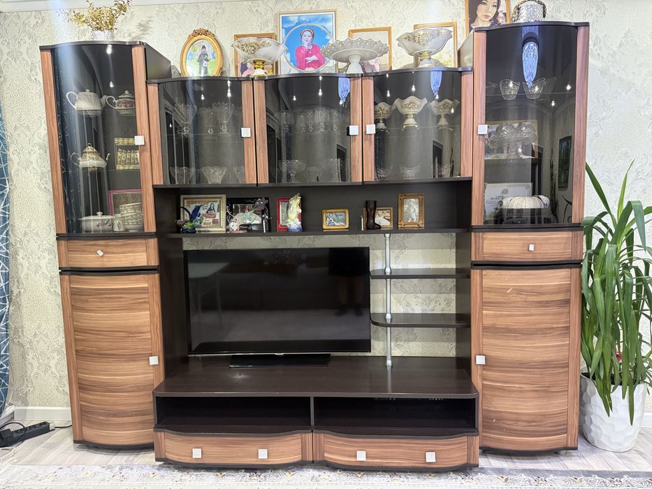 Стенка  для зала состояние отличный