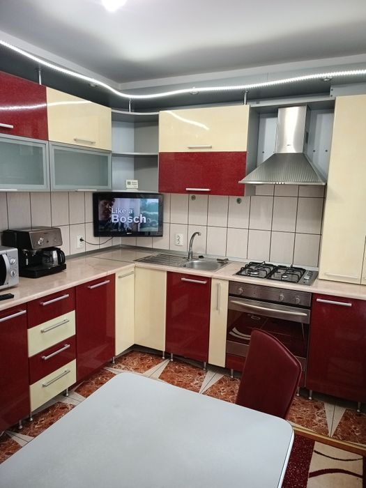 Închiriez apartament 3 camere