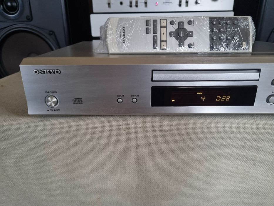 Cd Player Onkyo DX-7355. Telecomanda. Perfect functional. Impecabil.