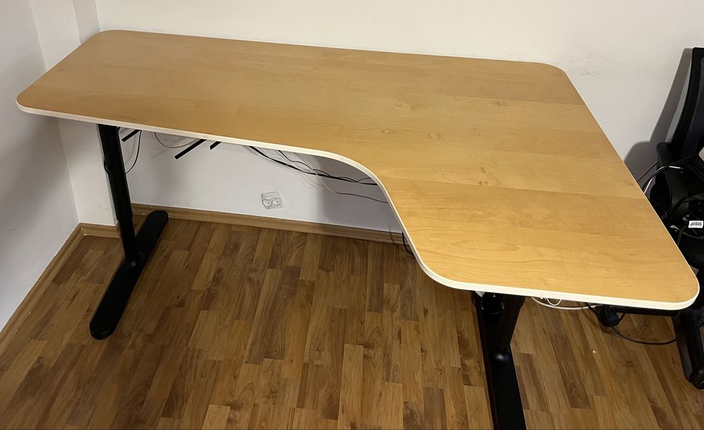 Birou de colt dreapta Ikea Bekant reglabil pe inaltime