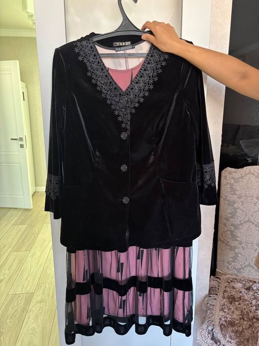 Продам шапаны, вечерние платья жилеты