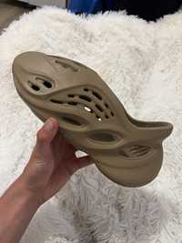 Vând Yeezy Foam Runner