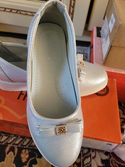 Обувь для девочек. В хорошем состоянии. Отличное качество.