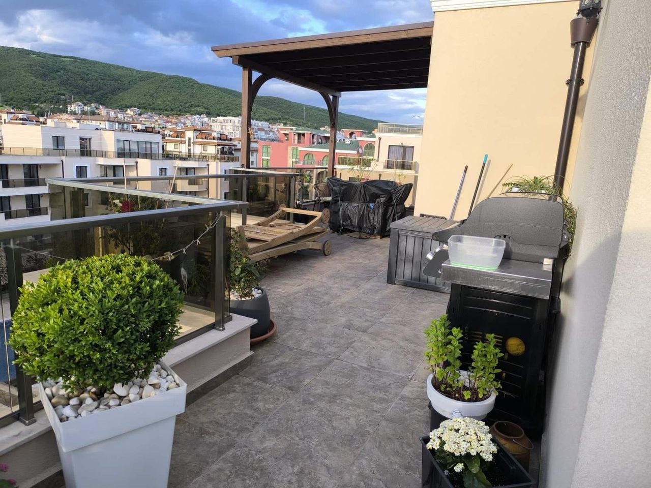 Продава се Многостаен апартамент в Свети Влас - 146 кв.м за 1713 €/кв.м - Снимка #1