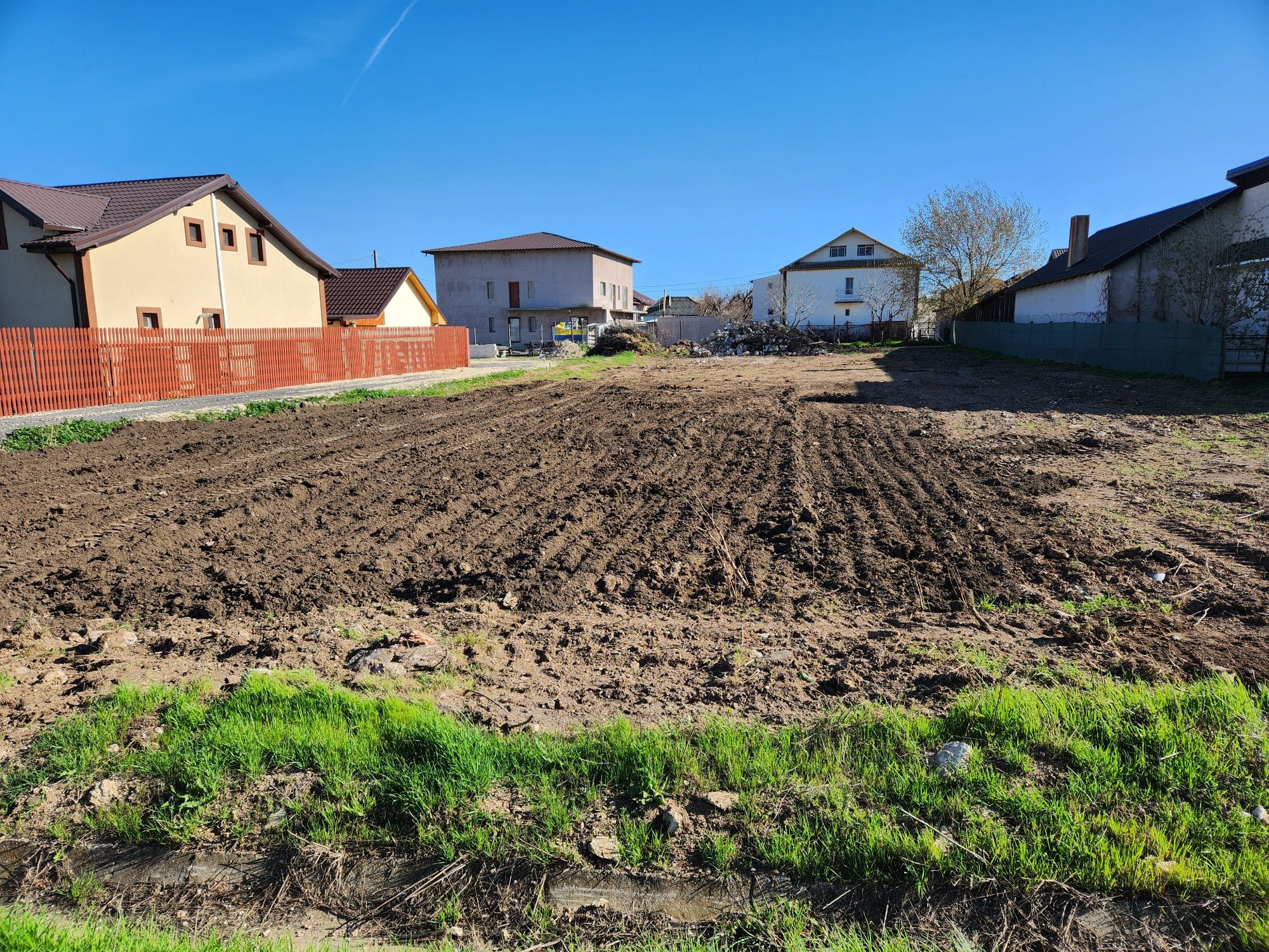 Teren intravilaa de vanzare 1121m la intrare in 2 Mai  deschidere DN