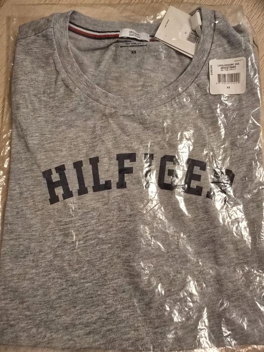 Tricou Tommy Hilfiger original, nou cu eticheta