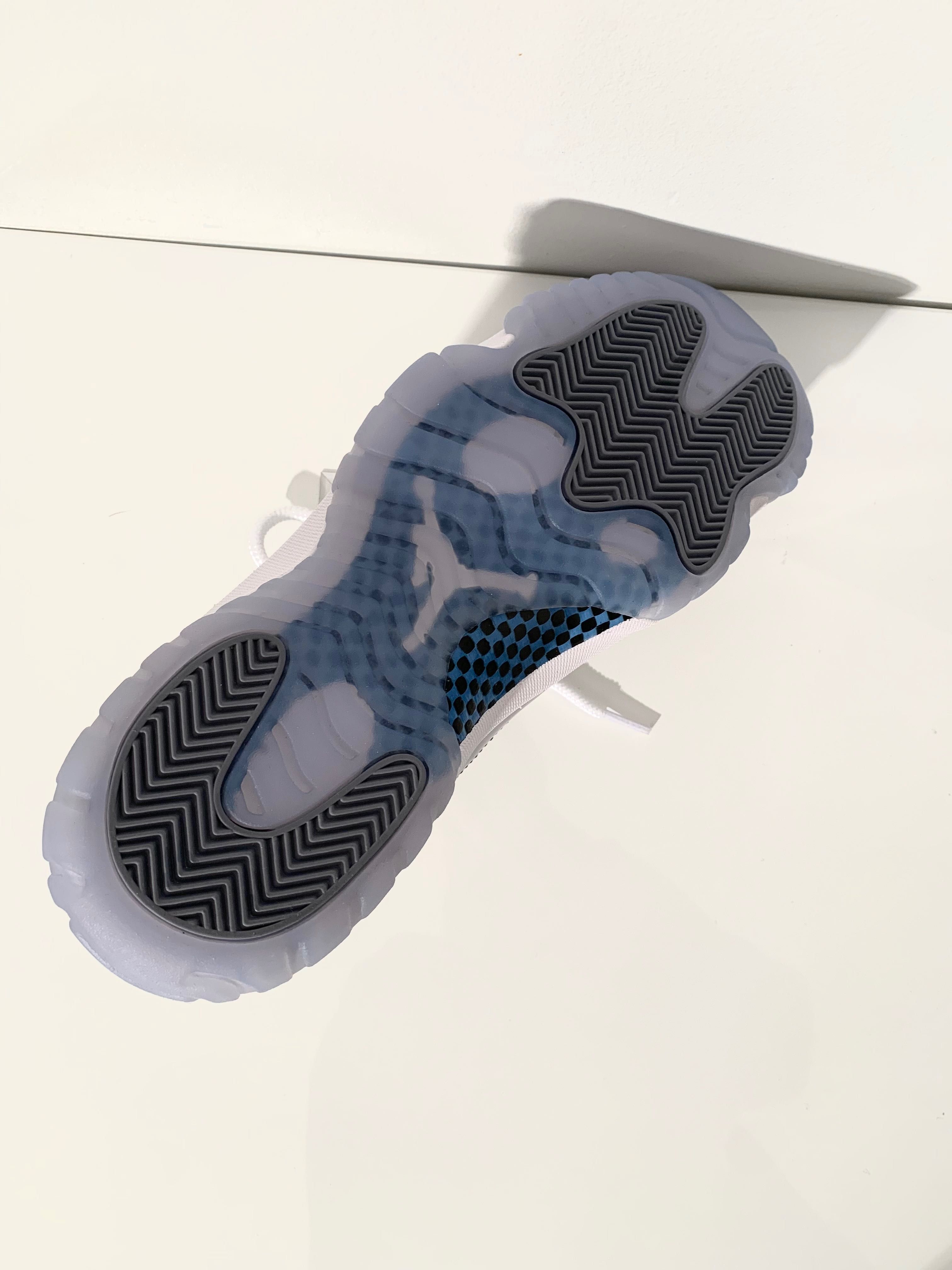 Jordan 11 Retro Low Cement Grey