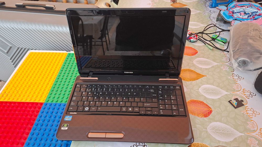 Sotiladi: Toshiba noutbuk
