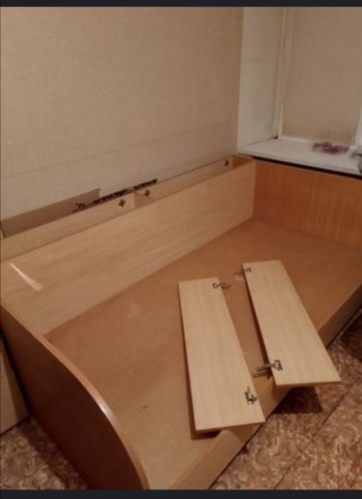 Кровать спальная