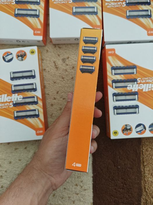 Vand rezerve Gillette fusion sport 5 in cutie