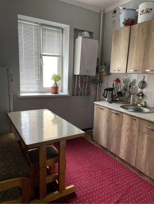 3 хонали, 3-қаватда квартира сотилади.