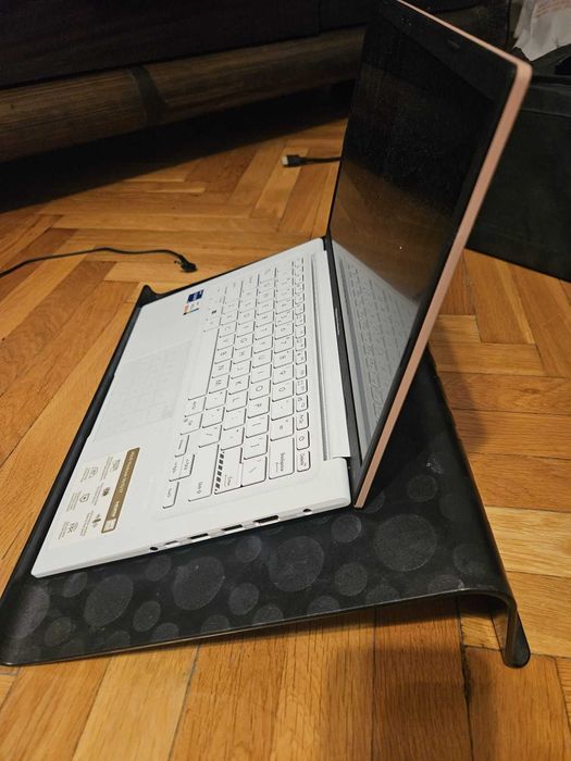 Suport laptop Ikea Brada 42x31 (Negru)
