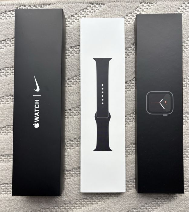 Apple Watch SE 44 space gray