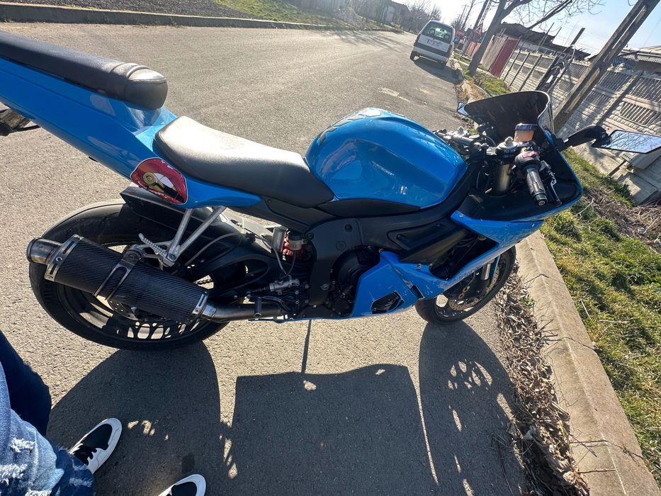 Vând motor Yamaha