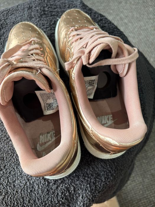 Nike маратонки rosegold