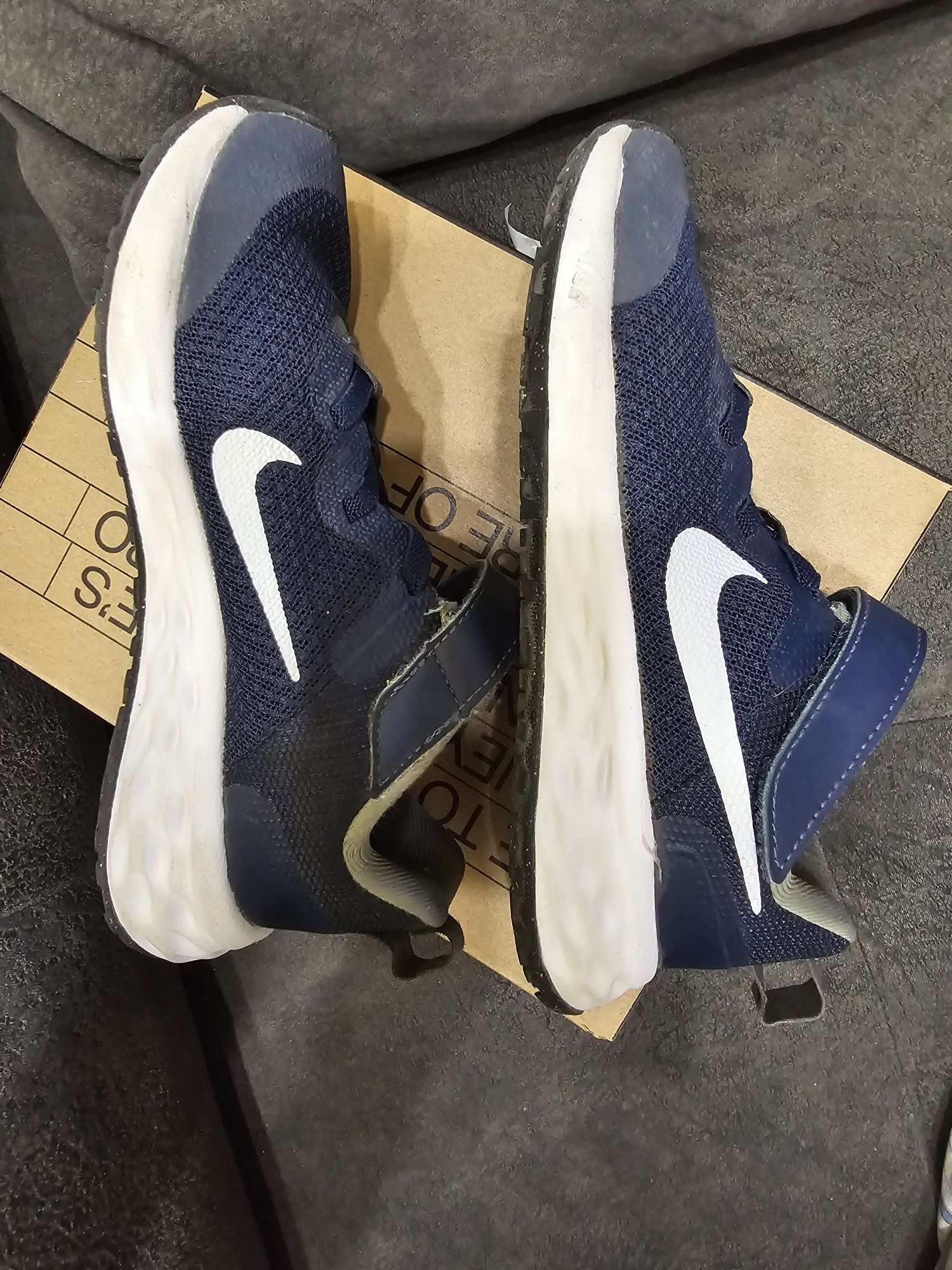 Оригинални  детски маратонки Nike