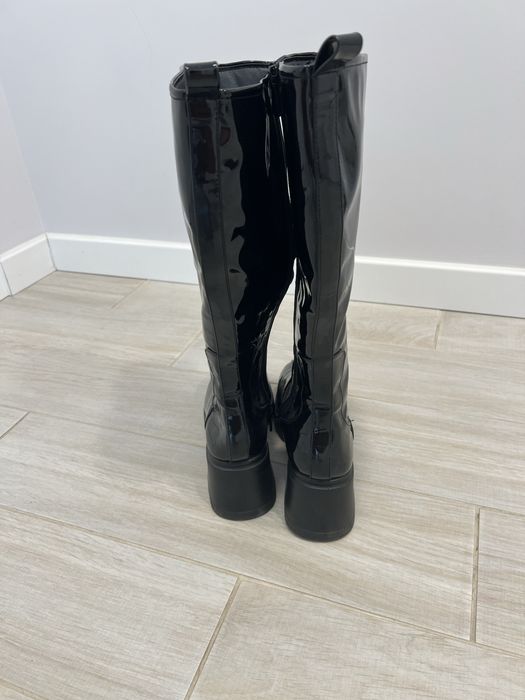 Лачени ботуши черен цвят 38 номер