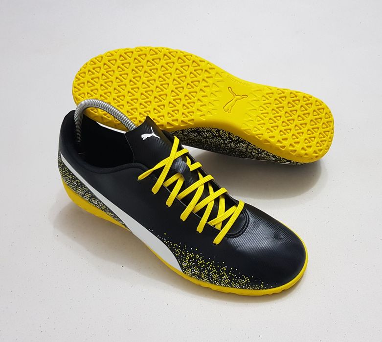 Ghete Noi fotbal Puma Truora IT, încălțăminte de sală profi mărimea 46