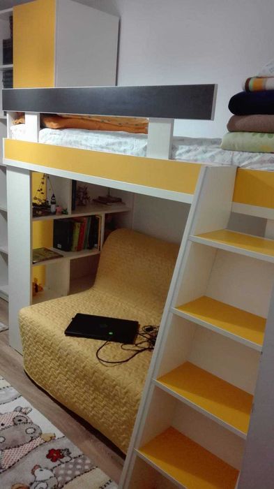 Pat supraetajat cu spațiu de lucru, canapea IKEA și saltea incluse