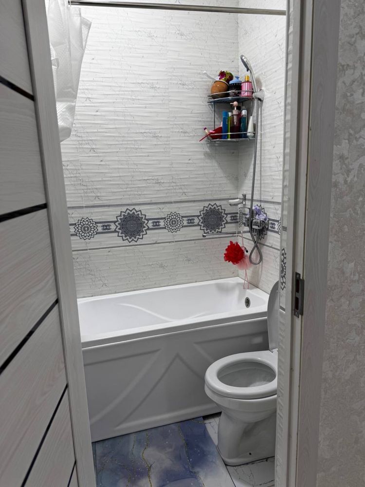 2 qavatli uy sotiladi yengi mebel texnikasi bilan