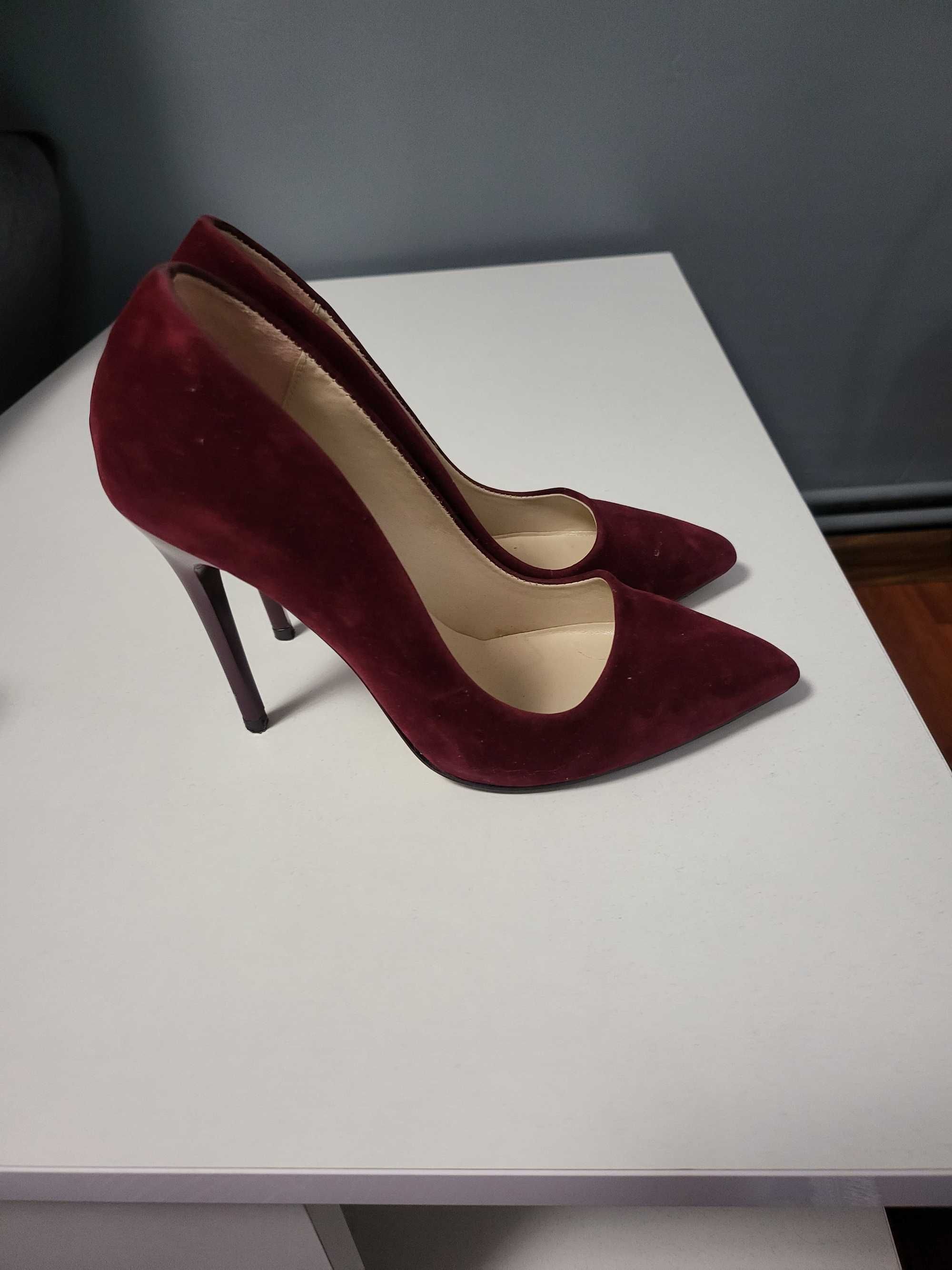 Vand pantofi stiletto