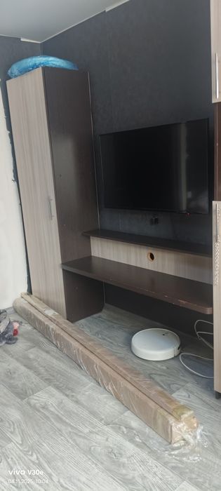 ТВ зона с рабочим местом.