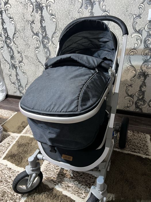 Коляска 2 в 1. Почти новая.