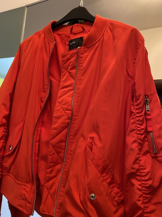 geaca bershka roșie