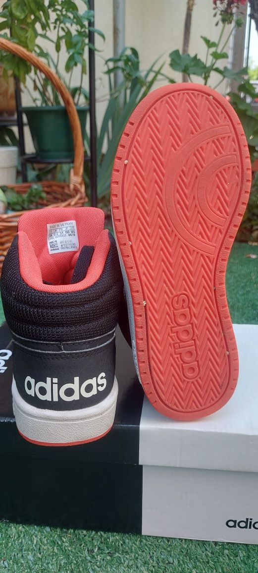 Кецове adidas, FILA, Туристически обувки HI-Tec