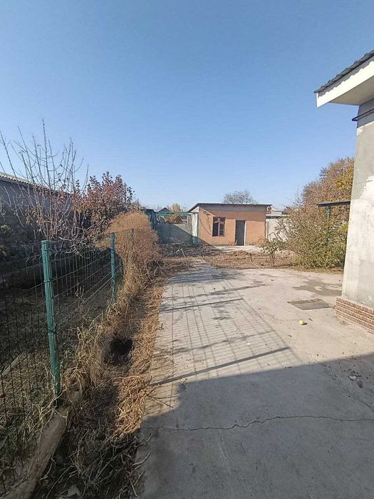 Дом  4.5 сотки. Чирчик состояние среднее