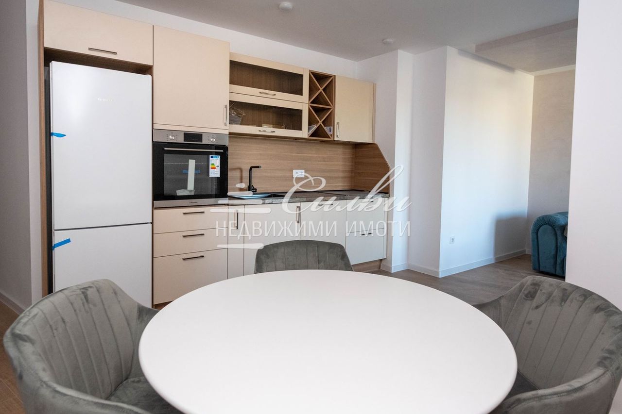 Продава се Тристаен апартамент в Шумен, Тракия - 107 кв.м за 1300 €/кв.м - Снимка #3