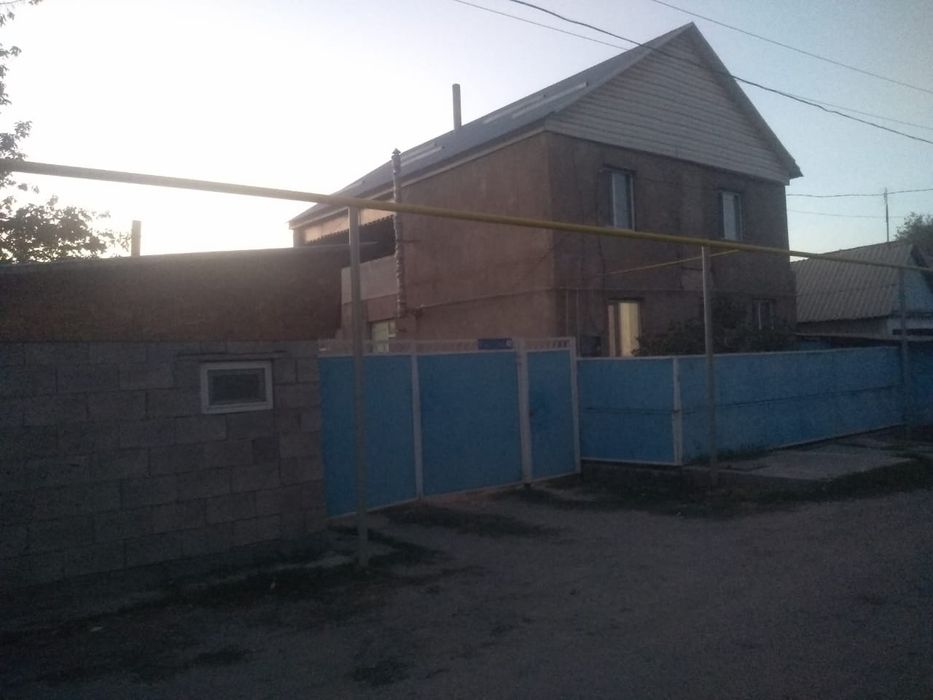 Срочно Двухэтажный дом в центре города Шу